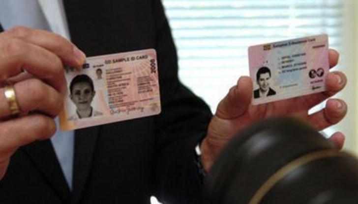 В новите лични карти ще има чип, който ще съдържа снимка, пръстов отпечатък, електронен подпис и е-ЕГН В новите лични карти ще има чип, който ще съдържа снимка, пръстов отпечатък, електронен подпис и е-ЕГН