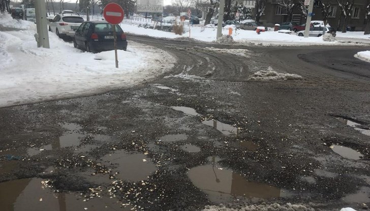 Така изглежда кръстовището до хотел "Рига"