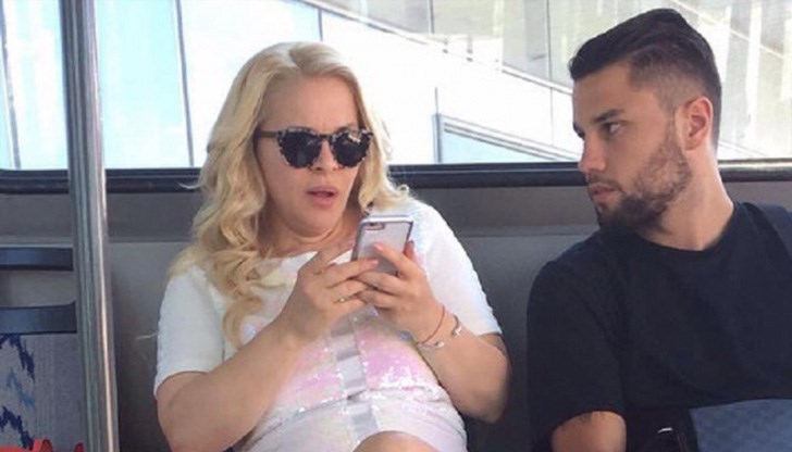 Певицата засега няма да се показва на сцена