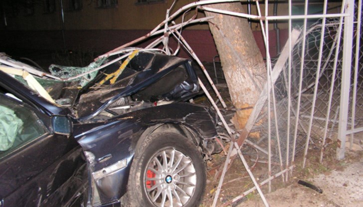 Момче и момиче загинаха при тежка катастрофа тази нощ