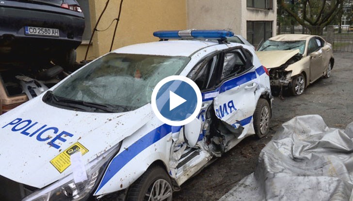 Двама полицаи пострадаха при удара на изхода на Ботевград