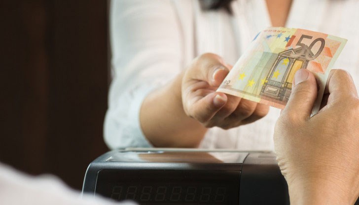 Европейската комисия ще представи днес нов таван на таксите за банкови преводи в чужбина в рамките на Европейския съюз Европейската комисия ще представи днес нов таван на таксите за банкови преводи в чужбина в рамките на Европейския съюз