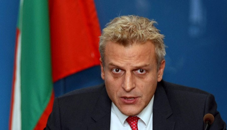 Той е обвинен в 3 престъпления Той е обвинен в 3 престъпления