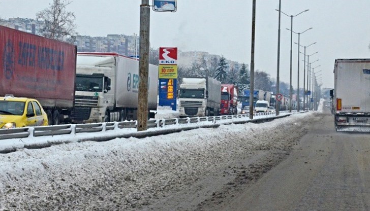 На българо-румънската граница при Русе има засилено преминаване на товарни автомобили на изход