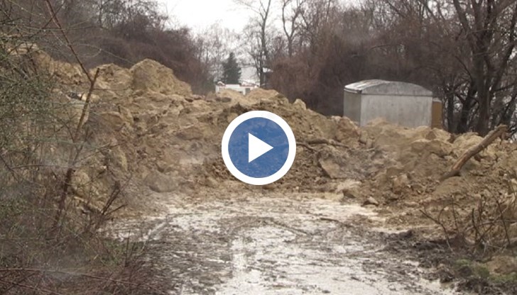 Дъждът събуди нови свлачища