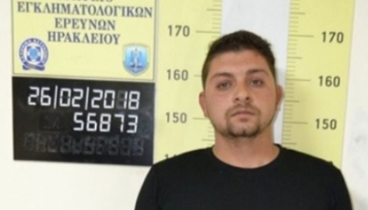 Илия посяга на детето, когато е само на 9 години