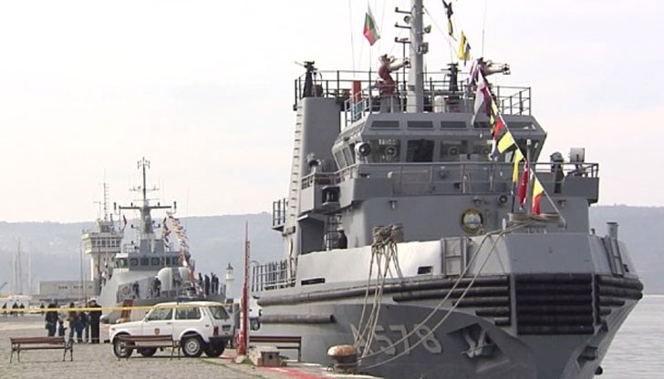 Турски бойни кораби и подводница акостираха на морската гара за участие във военно учение