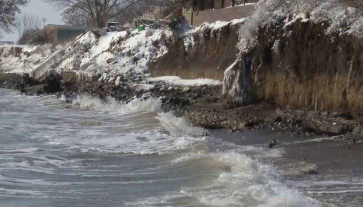 Всеки момент ще рухне заведение, бият тревога собственици от комплекса