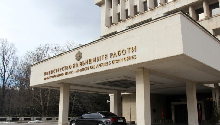 От Външно министерство предоставиха телефони за спешна помощ