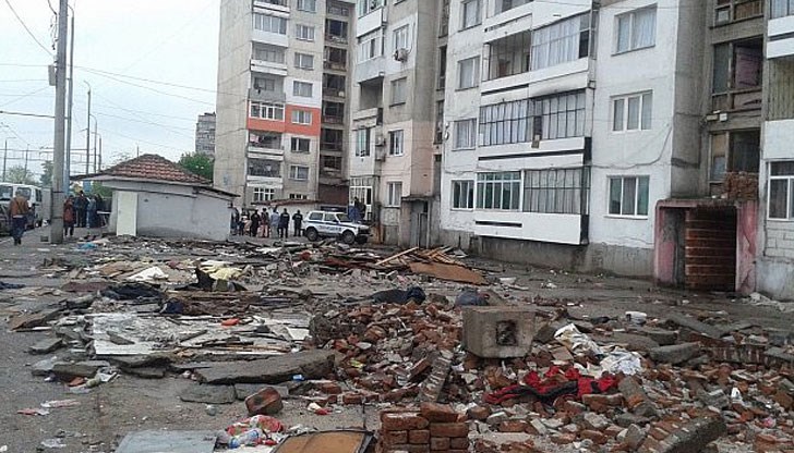 Седем швейцарски посланици от Балканите идват в най-големия ромски квартал у нас Седем швейцарски посланици от Балканите идват в най-големия ромски квартал у нас