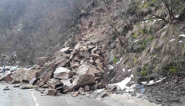 Шофьорите да се движат с повишено внимание по тези участъци Шофьорите да се движат с повишено внимание по тези участъци