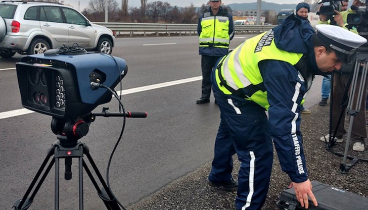Едновременно могат да бъдат заснети трима нарушители и всеки от тях ще си получава глобата