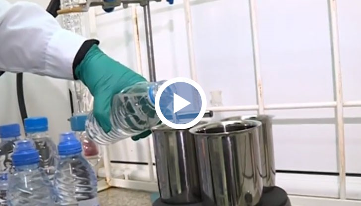 Частици пластмаса в почти всяка бутилка вода