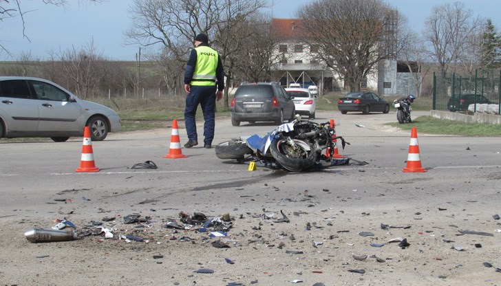 По-рано днес моторист загуби живота си при удар с микробус