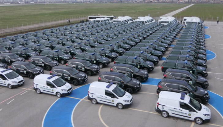 11 високопроходими автомобила са дарение от Чешката република