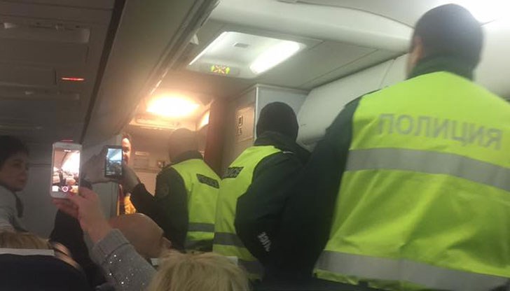 Пътникът нападнал стюардеса, след като му отказала още алкохол