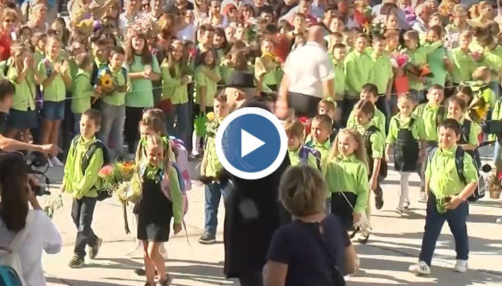 Приемът на първокласници е по нови правила, за да се избегнат скандалите от миналата година