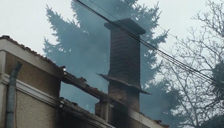 Огнеборците са гасили пожар в къща на улица "Витоша" / Снимката е илюстративна Огнеборците са гасили пожар в къща на улица "Витоша" / Снимката е илюстративна