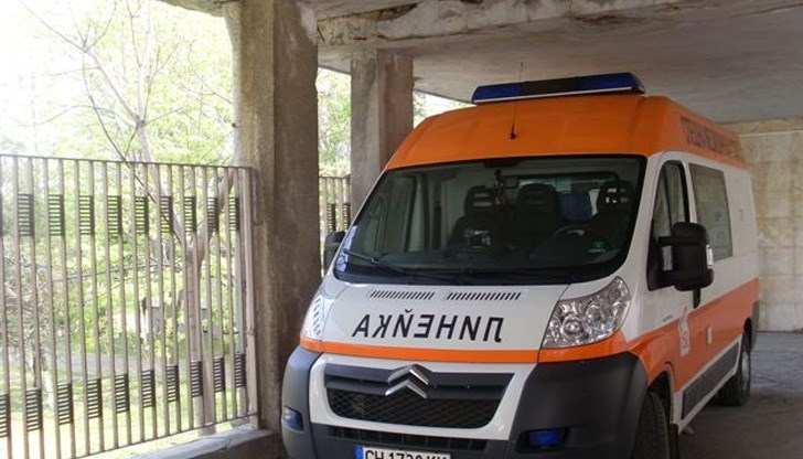 Той е откаран във великотърновската болница с множество травми и с опасност за живота