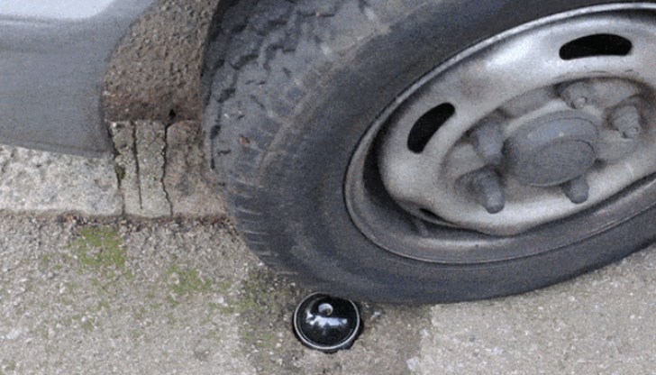 Остри "нокти" пукат гумите на автомобила