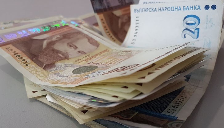 Парите са поставени в канцеларски джоб Парите са поставени в канцеларски джоб