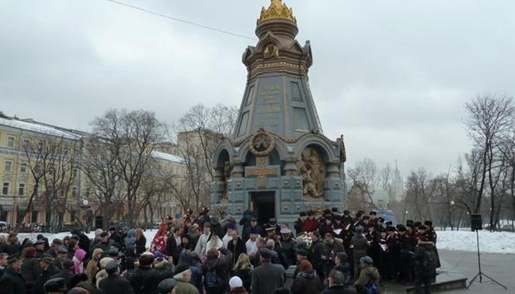 Церемонията завърши с тържествен марш на руския почетен караул