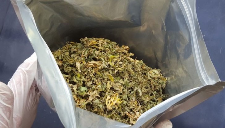 Канабис и ампули морфин иззеха от икономическа полиция