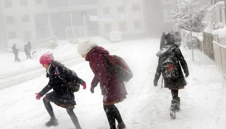 Решението е взето заради усложнената метеорологична обстановка Решението е взето заради усложнената метеорологична обстановка