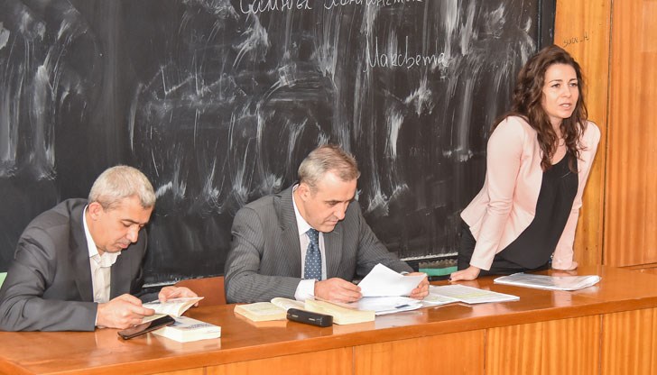 Съдия и прокурор отговарят на въпроси свързани с трафика на хора