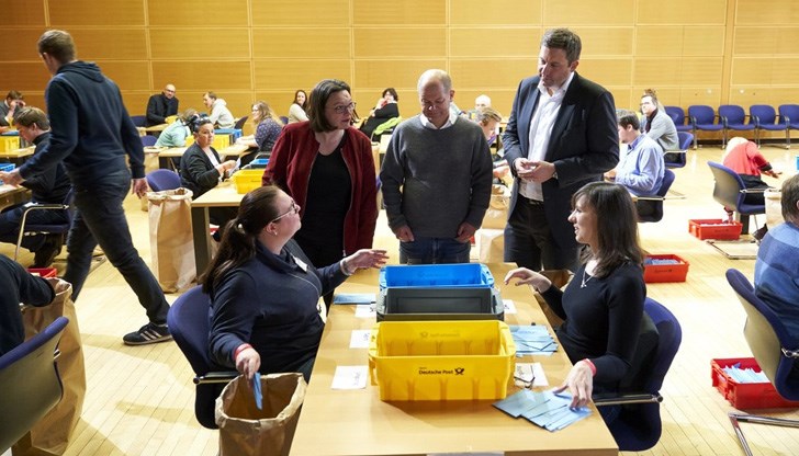 Канцлер на новия кабинет ще бъде отново Ангела Меркел