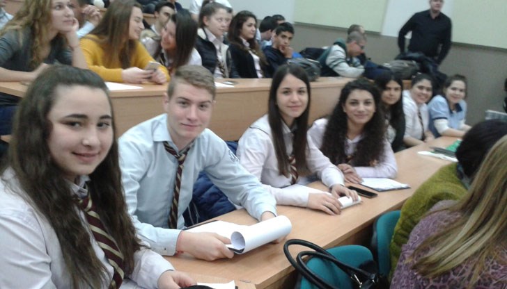 Една срещата между училище, университет и бизнес в търсене на пътя към успеха Една срещата между училище, университет и бизнес в търсене на пътя към успеха