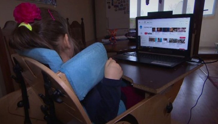 Устройството позволява на децата да общуват, пишейки текст само с очи