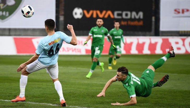 В двубоя ще участват всички неангжажирани с националните отбори футболисти на Лудогорец плюс петима юноши В двубоя ще участват всички неангжажирани с националните отбори футболисти на Лудогорец плюс петима юноши