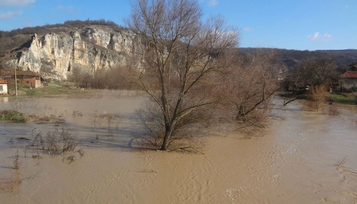 Има вероятност за поройни наводнения