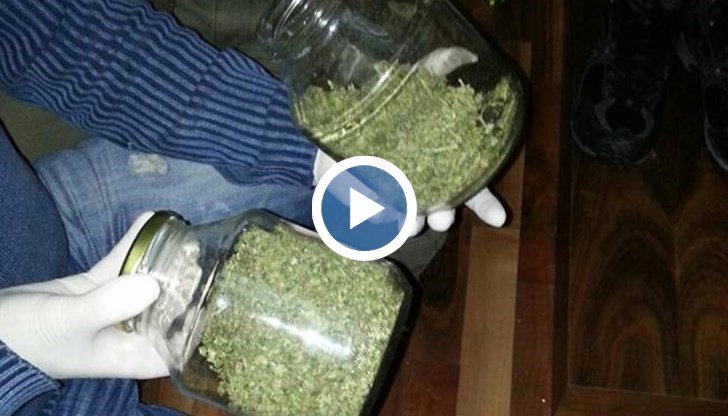 Намерено е голямо количество суха растителна маса в буркани