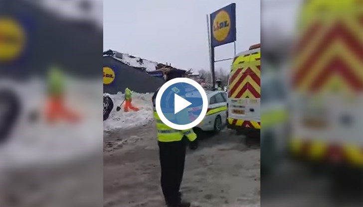 Машината буквално сринала сградата