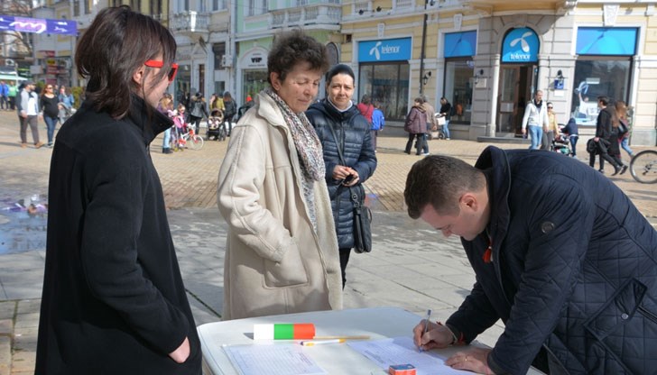 Пунктът пред Съдебната палата за събиране на подписи ще работи и в неделя