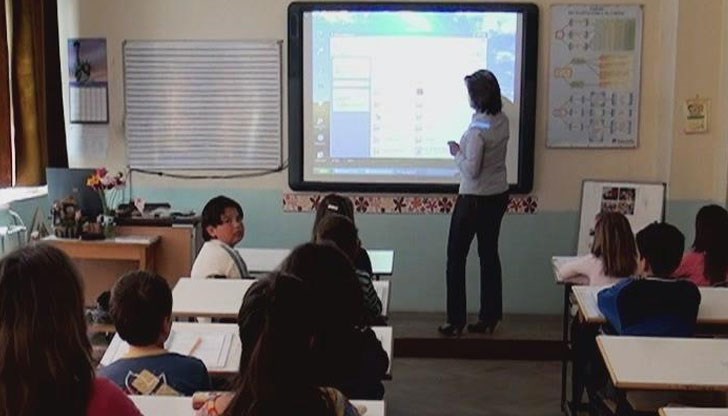 1800 преподаватели се обучават в използването на интерактивната дъска, виртуалната класна стая и други иновации