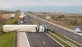 Обърнат ТИР на магистрала Тракия блокира десетки шофьори