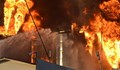 Пожар избухна в нелегален нефтен кладенец в Индонезия