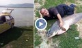 Такси измъкна огромен сом от язовир „Жребчево“