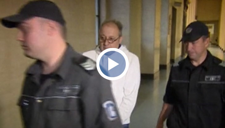 Обвиняемият обаче изтърпява ареста си не на домашния адрес