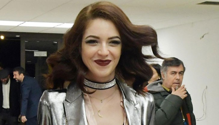 Манекенката чака първата си рожба