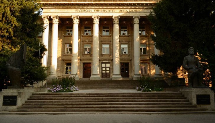 В Русенския университет се вдигат таксите, като няколко специалности правят изключение