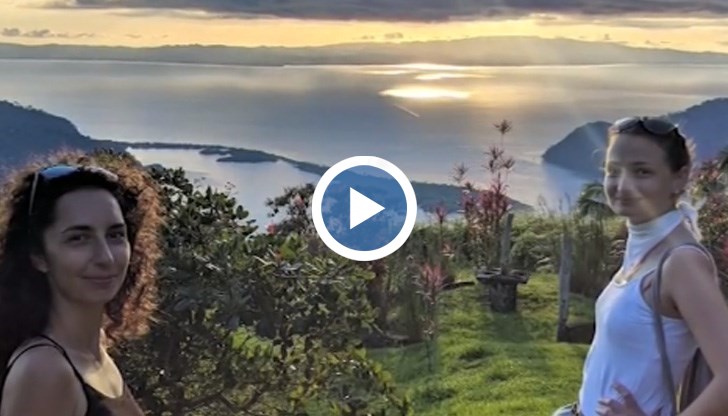 Яна и Елица работят в градината на местен жител, но не за пари