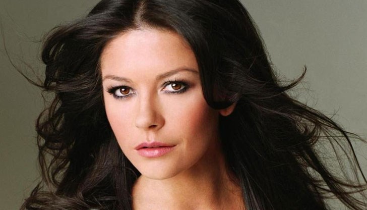 14-годишната Карис приковава всички погледи върху себе