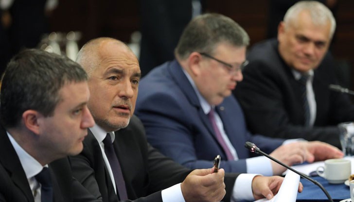 Премиерът се закани, че властта ще бъде безмилостна и неотстъпчива Премиерът се закани, че властта ще бъде безмилостна и неотстъпчива