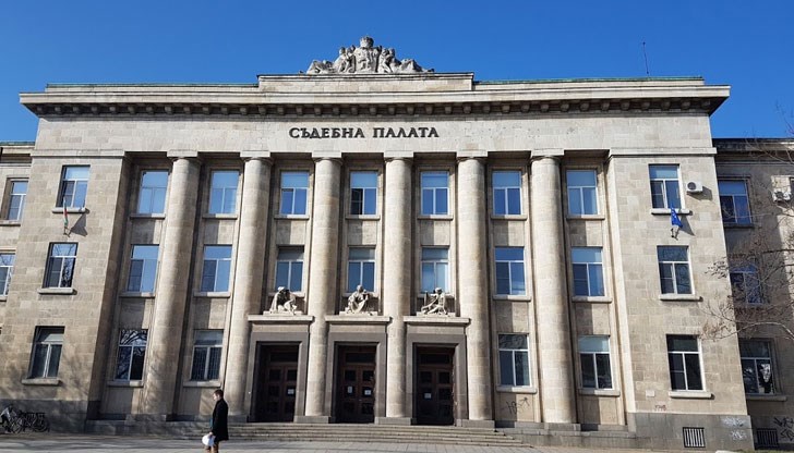 През това време той прибирал пенсията  ѝ, като пред НОИ твърдял, че жената не може да се яви лично по здравословни причини