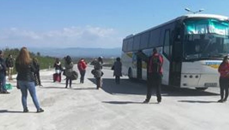 Пътниците от автобус на фирма „Транс 5” чакат повече от час на магистралата