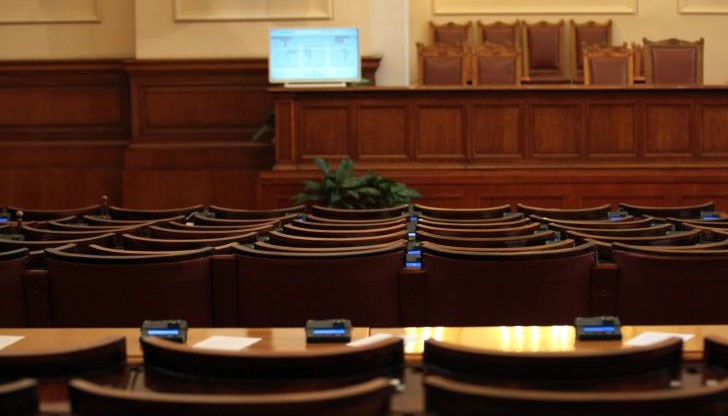 Когото и да питате в парламента обаче – всички твърдят, че по празниците ще работят Когото и да питате в парламента обаче – всички твърдят, че по празниците ще работят